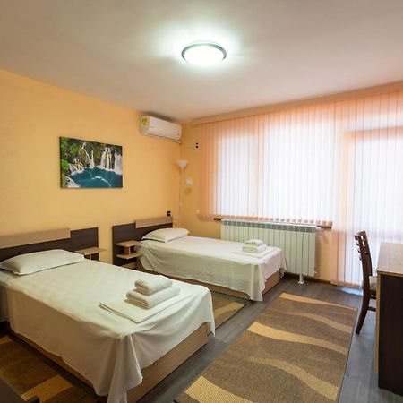 Семеен Хотел Преслав Hotel Veliki Preslav Bagian luar foto